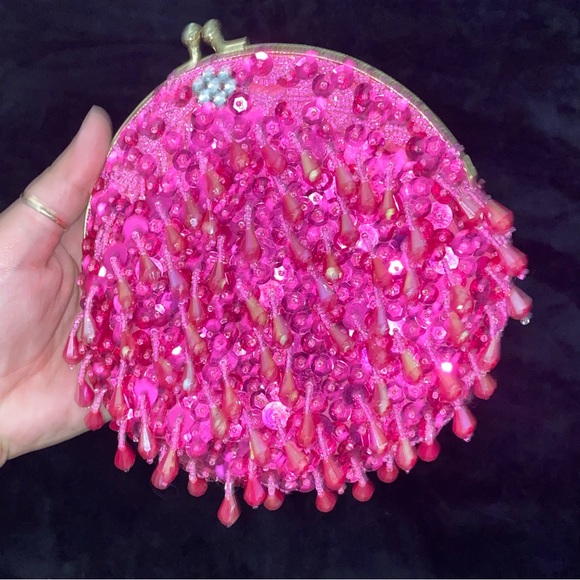 Handbags - Beaded Vintage Crossbody Kiss Clutch